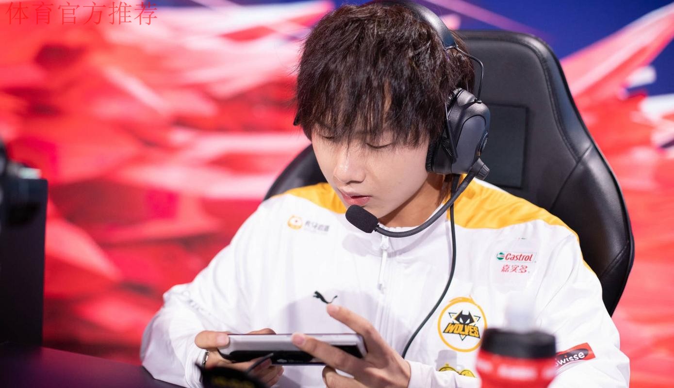 【直播】Fly在AG直播:过几天狼队会叫人来帮拍视频,狼队菲姐帮了很多 【直播】Fly在AG直播:过几天狼队会叫人来帮拍视频,狼队菲姐帮了很多